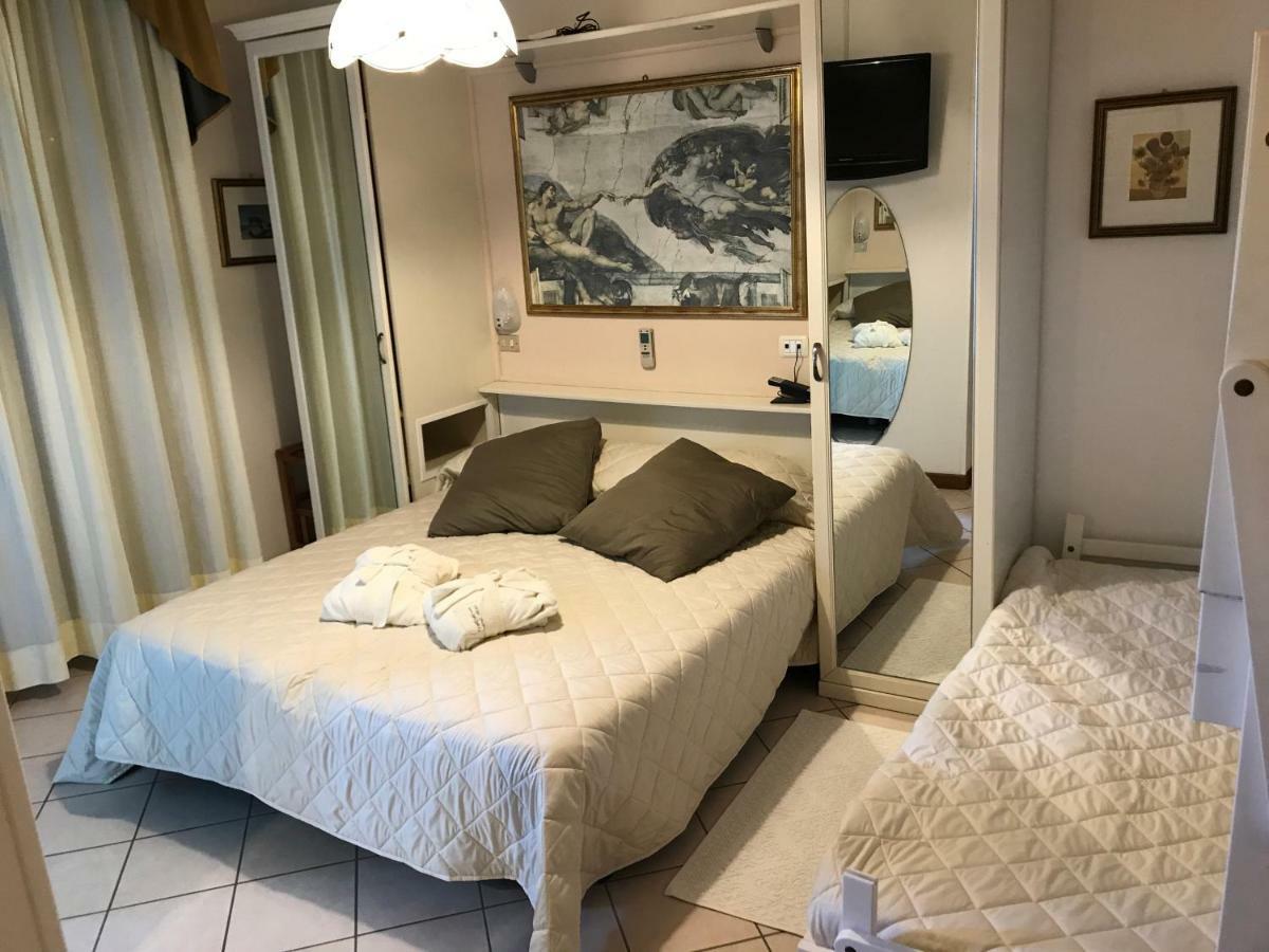Hotel Byron Milano Marittima Ngoại thất bức ảnh